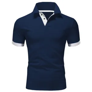 Klassisches dunkelblaues Herren-Poloshirt mit weißem Kontrastkragen und Ärmelbündchen