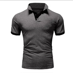 Klassisches graues Kurzarm-Poloshirt für Herren in schmaler Passform für den Sommer.
