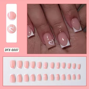 24 Stück rosa-weiße French-Herz-Aufdrücknägel in kurzer quadratischer Form Set