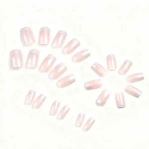 Detailansicht von 24 Stück rosa-weißen französischen Kunstnägeln in kurzer Form