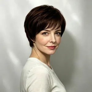 Perruque courte pixie marron foncé avec frange pour femme cheveux synthétiques