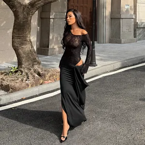 Robe élégante en dentelle noire à manches longues avec col diagonal et fente