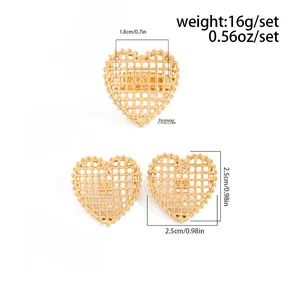 Detailed size and weight for hollow heart-shaped gold jewelry set with ring and earrings
