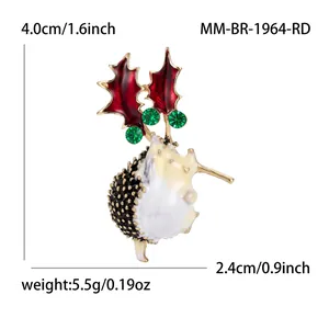 Simpatica spilla a riccio in smalto con foglie di agrifoglio e strass verdi 4cm