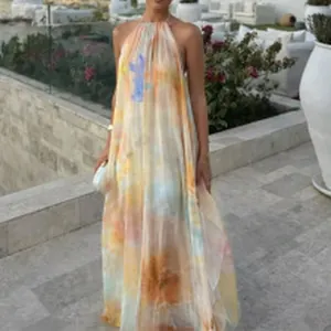 Robe longue élégante à col licou et imprimé floral aquarelle pour les vacances d'été
