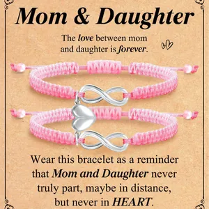 Coffret de bracelets roses tressés infini et cœur avec carte pour maman