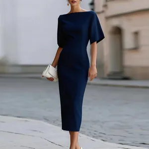 Abito midi blu scuro elegante con scollo a barca e vita segnata per ufficio