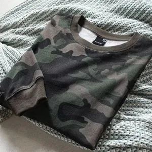 Men's casual loose-fit crew neck sweatshirt with army camouflage print and soft fleece lining
