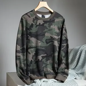 Classic men's loose fit camouflage print long sleeve crewneck sweatshirt for autumn wear