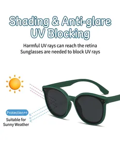 Détail de lunettes de soleil vertes pour enfants illustrant la protection UV et antireflet