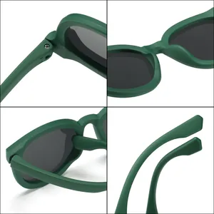 Vues détaillées multi-angles de lunettes de soleil vertes tendance pour enfants avec verres