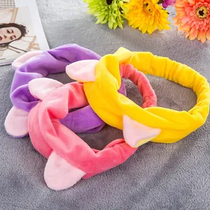 Lot de trois bandeaux oreilles de chat en peluche rose, violet et jaune pour le visage