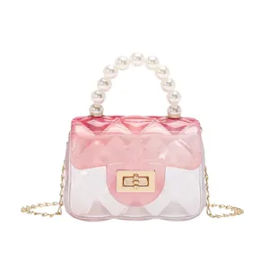 Mini borsa a tracolla in jelly rosa sfumato con manico di perle e catena metallica oro