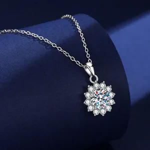 Elegant S925 sterling silver moissanite sunflower pendant necklace for women.