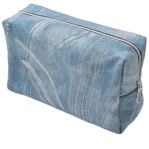 Trousse de maquillage de voyage en denim bleu avec motif linéaire argenté et zip