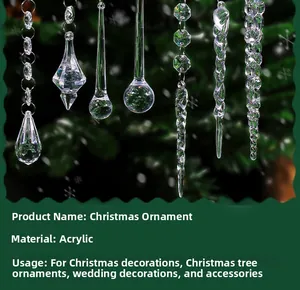 Detail von klaren Acryl-Eiszapfen und Tropfenornamenten für die Weihnachtsbaumdekoration
