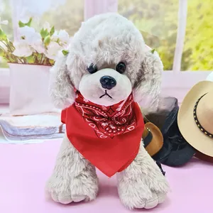 Detail von süßen Mini-Cowboyhüten für Haustiere, perfekt für Partys und Geschenke