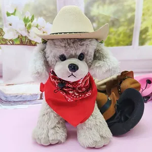 Miniatur Cowboyhut für Haustiere auf Plüschhund mit verstellbarem Riemen