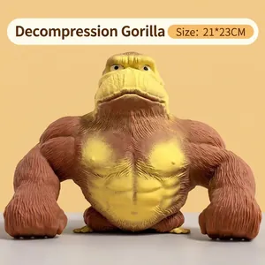 Gros plan du grand jouet de décompression gorille musclé avec des détails de poitrine jaune.