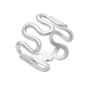 Bague ouverte ondulée minimaliste en acier inoxydable, réglable avec fini argent