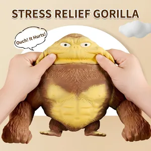 Grand jouet anti-stress gorille amusant étiré et pressé par des mains humaines