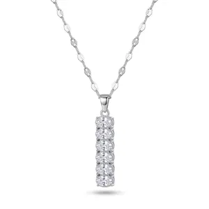 Collana elegante in acciaio al titanio argento con pendente in zircone
