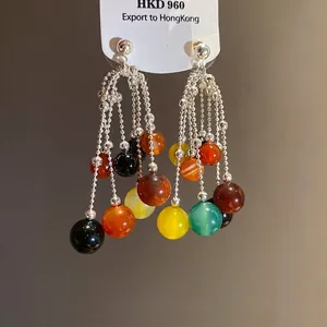 Orecchini vintage a nappa con perle colorate e lunghe catene d'argento
