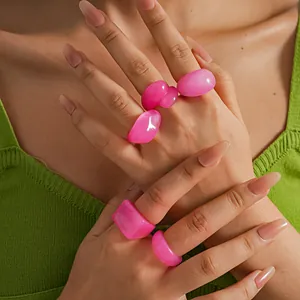 5-piece set of pink geometric resin rings worn on fingers with a vibrant dopamine aesthetic