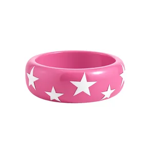 Bracelet jonc en résine rose élégant avec motifs d'étoiles blanches pour femmes