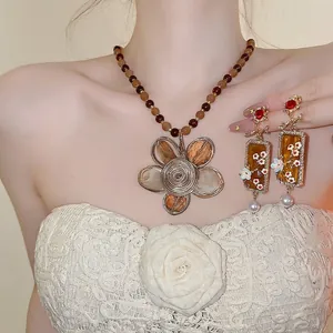 Set di Collana con Perline Vintage in Stile Palazzo e Orecchini Floreali Rettangolari Con Perla Artificiale Gioielli Donna