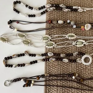 Böhmische Taillenketten mit Perlen, Muscheln und Steinen für elegante Kleiderdekoration