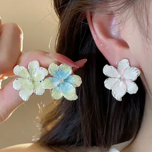 Boucles d'oreilles fleurs en émail vibrant avec centre en zircon, style doux et élégant