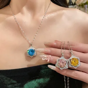 Starburst Round Pendant Necklace for Women Elegant Copper Zirconia Clavicle Chain Light Luxury Fashion Jewelry Accessory
