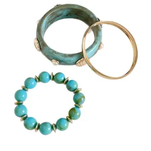 Set di bracciali in stile bohémien in resina turchese con conchiglie e cerchio dorato