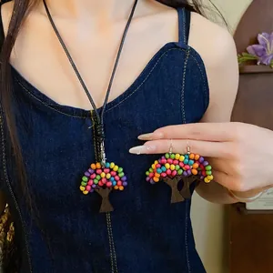Parure collier et boucles d'oreilles arbre de vie boho avec perles en bois colorées