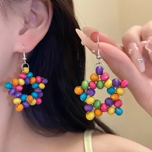 Boucles d'oreilles pendantes en perles de bois colorées en forme d'étoile style bohème