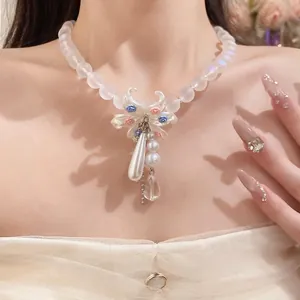 Collier Pendentif Perle et Perles de Verre Perles Blanches Dépolies Breloques Fleur Rose Chaîne de Clavicule Bijoux Romantiques Pour Femmes