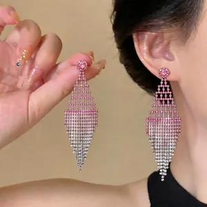 Squisiti orecchini pendenti a rombo cavo con strass rosa sfumato in argento per donne