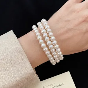 Eleganteres dreireihiges weißes Perlenarmband für Damen im französischen Vintage-Stil