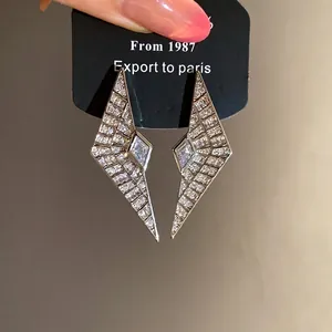 Elegant geometric kite-shaped silver stud earrings paved with sparkling baguette zircons.