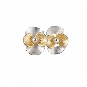 Elegant two-tone floral pearl stud earrings with a textured metallic finish in a vacation style.