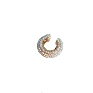 Elegant C-shaped ear cuff featuring small white pearls and a gold-plated finish