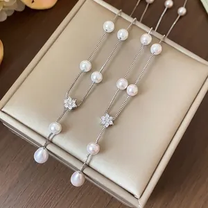 Collier long en perles et fleurs de zircon de style français sur boîte à bijoux