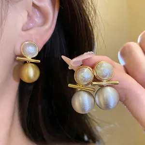 18K Gold Plated Brushed Copper Artificial Pearl Round Stud Earrings Vintage Light Luxury Geometric Earrings For Women Jewelry