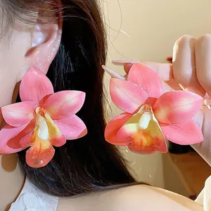 Elegante rosa Orchideen-Blumenohrstecker mit süßen Epoxidharz-Blütenblättern und Silbernadeln