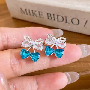 Orecchini a Bottone Francesi con Fiocco a Cuore Blu Ghiaccio per Donna Perno in Argento 925 Zirconia Perla Artificiale