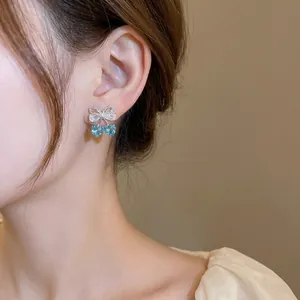 Eleganti orecchini a perno con fiocco blu ghiaccio e cuore di cristallo stile francese