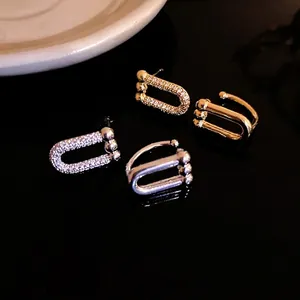 Set di orecchini a perno e ear cuff a ferro di cavallo con zirconi oro e argento