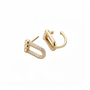 Elegante set di orecchini a perno e ear cuff a ferro di cavallo in oro e zirconi chiari