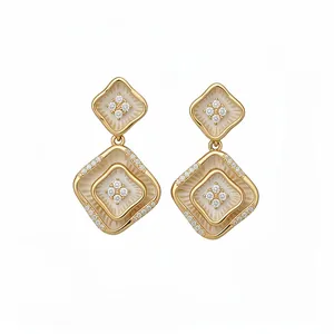 Elegante 18K vergoldete rautenförmige Emaille-Ohrhänger mit funkelnden Zirkoniasteinen